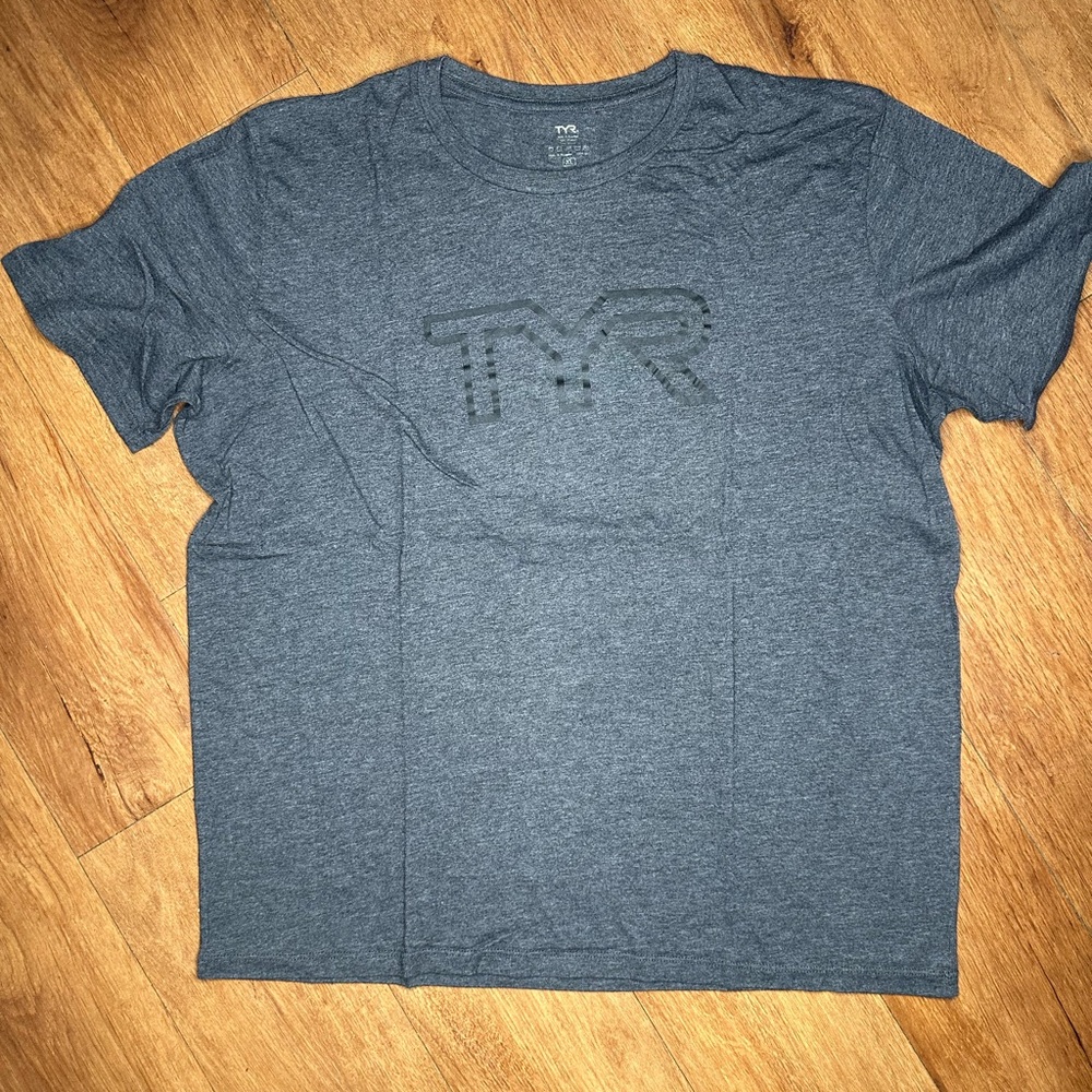 TYR Men's Charcoal Gray Short Sleeve Tee